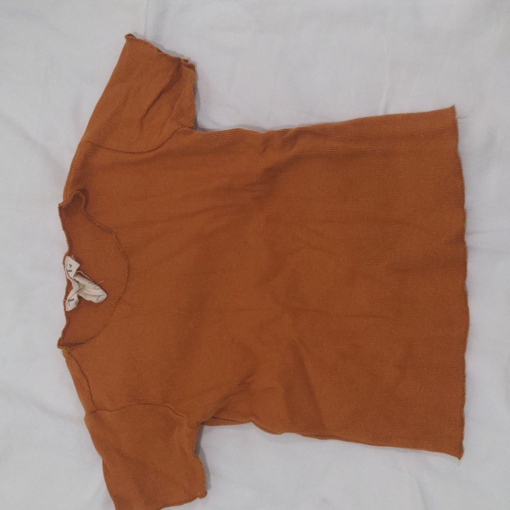 Teela ribbed tee size 4 RUNS SMALL